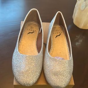 New Girls Size 4 Silver Glitter Flats